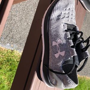 Woman’s Gray Underarmour sneakers